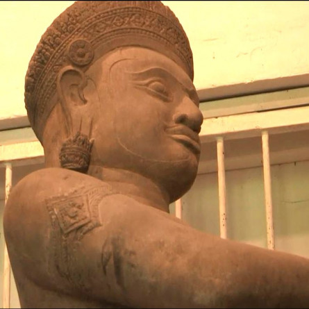 statue monumentale du site de Koh Ker