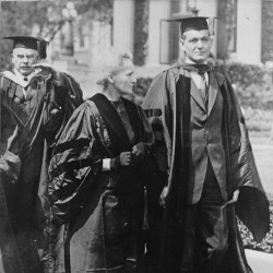 Marie Curie avec Dean Pegram de l’Ecole des Sciences Appliquées à la Colombia University, 1921 (Source : Musée Curie ; coll. ACJC)
