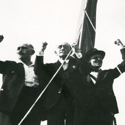 Paul Langevin, Paul Rivet et Pierre Cot, défilé du 14 juillet 1935