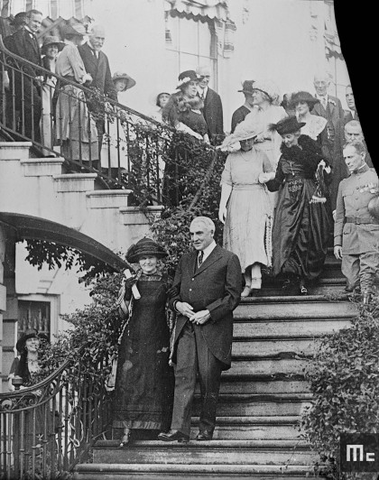 Marie Curie and the President of the United States, Warren G. Harding, coming down the stairs at the White House, 20 May 1921  (Source: Musée Curie; coll. ACJC)