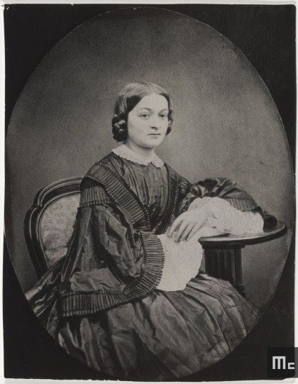 Portrait de Bronislawa Hoguska-Sklodowska (1836-1878), mère de Maria, 1860 (Photo E. Koch. Source : Musée Curie ; coll. ACJC).