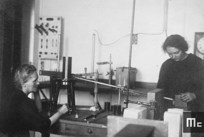 Marie Curie and her daughter Irene at the Radium Institute, 1922 (Source: Musée Curie; coll. ACJC)