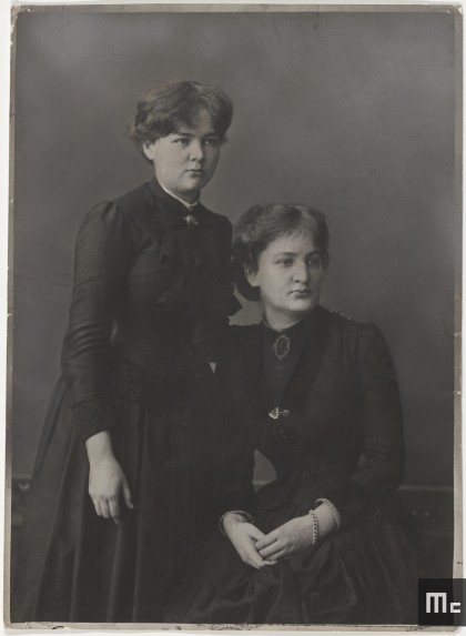 Maria Sklodowska et sa sœur Bronislawa en 1886 (Source : Musée Curie ; coll. ACJC).