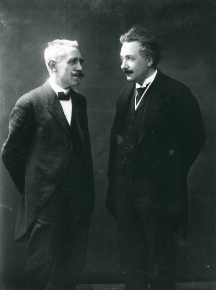 Paul Langevin et Albert Einstein en 1922. Henri Manuel