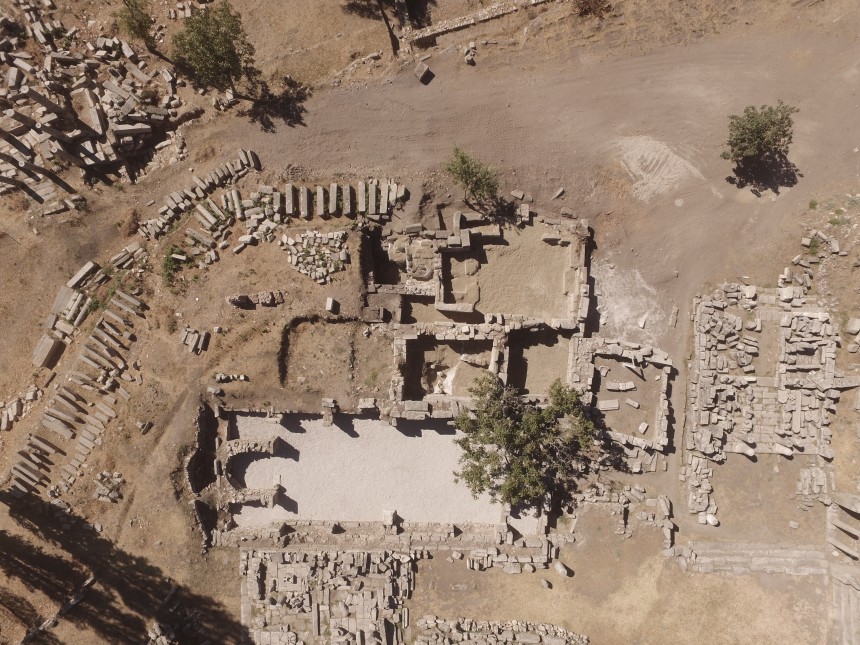 L'église Est et le complexe des bains Est