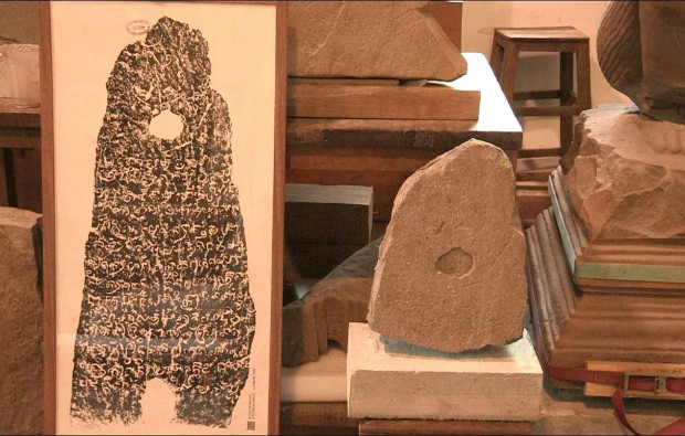 La restauration des stèles au musée national du Cambodge